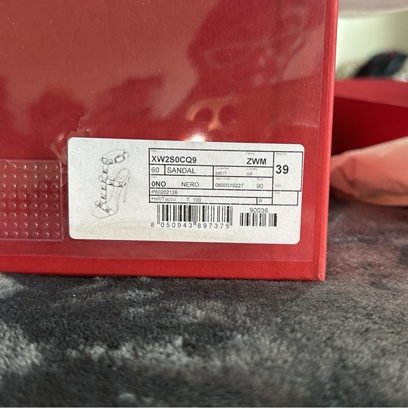 Valentino Garavani Roman Stud Calfskin Sandal. Excellent condition. Worn twice. - Picture 7 of 12